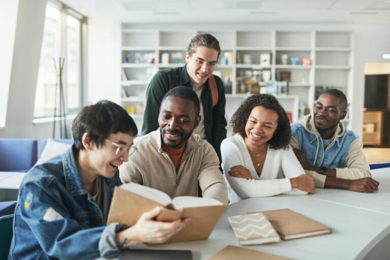 Candidats préparant leur examen de français chez ZD Academy